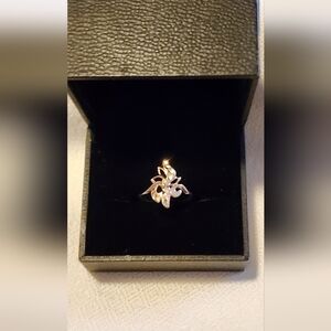 Elegant Gold Floral Ring